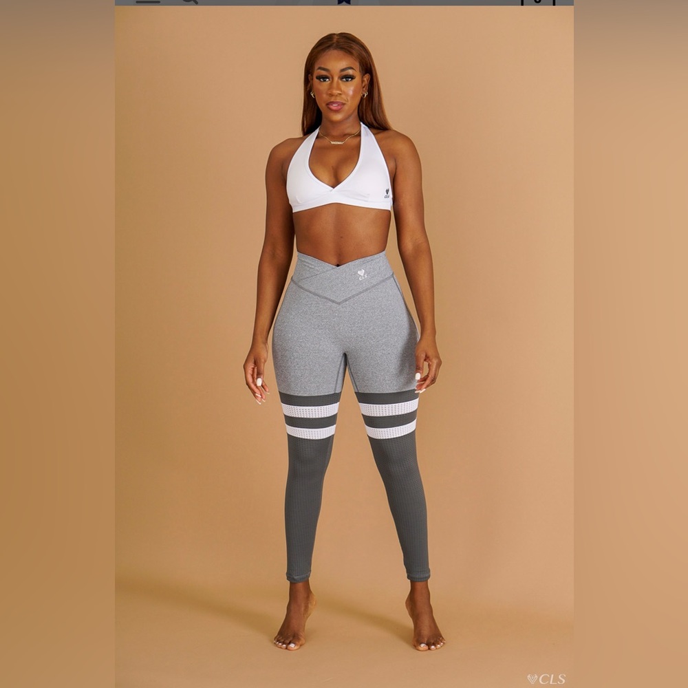 NC Seamless Front Striped Leggings. High waist, white and light grey.